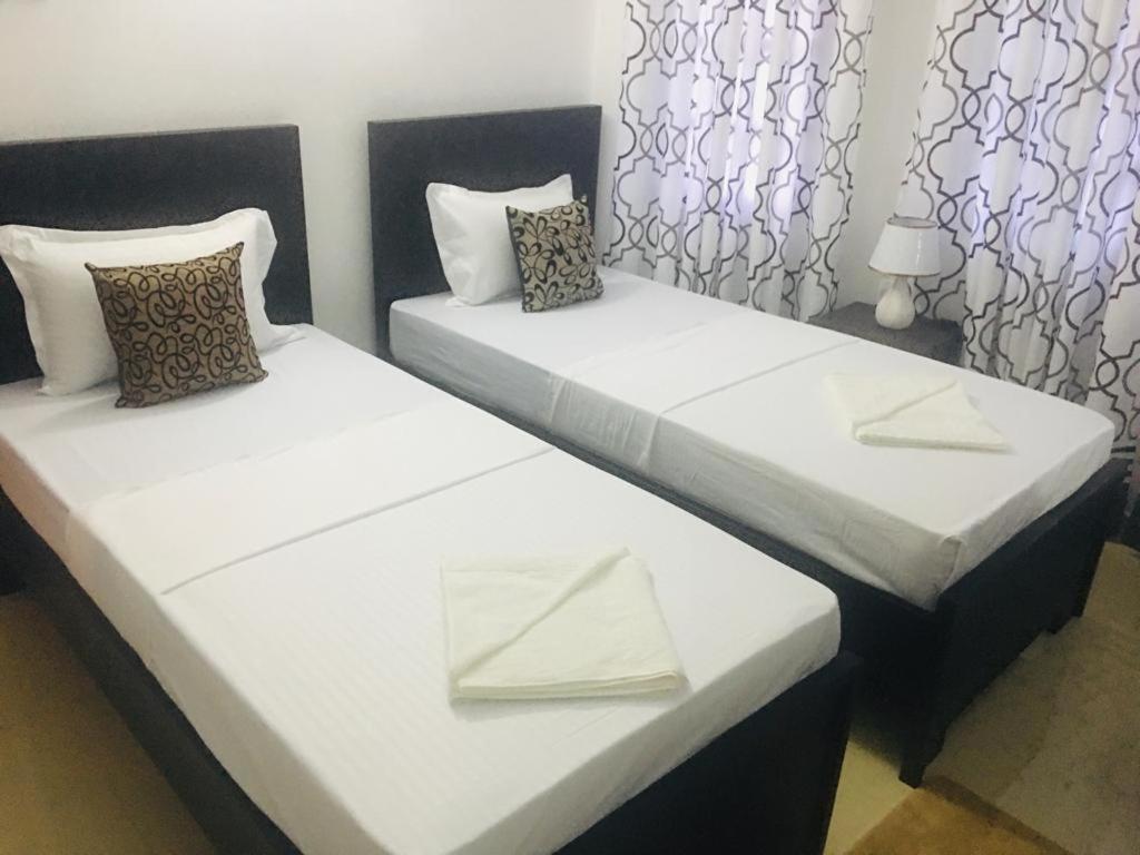 Kavee Transit Hotel 카투나야크 외부 사진